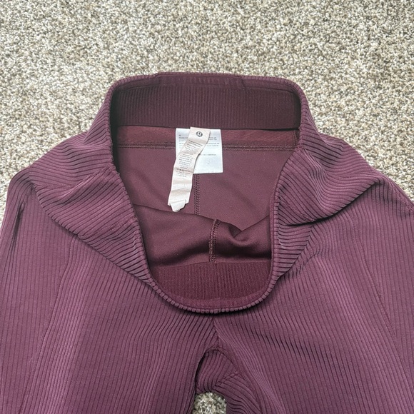 Lululemon Athletica Women’s 6 Wide Leg Maroon Leggings - Picture 4 of 11